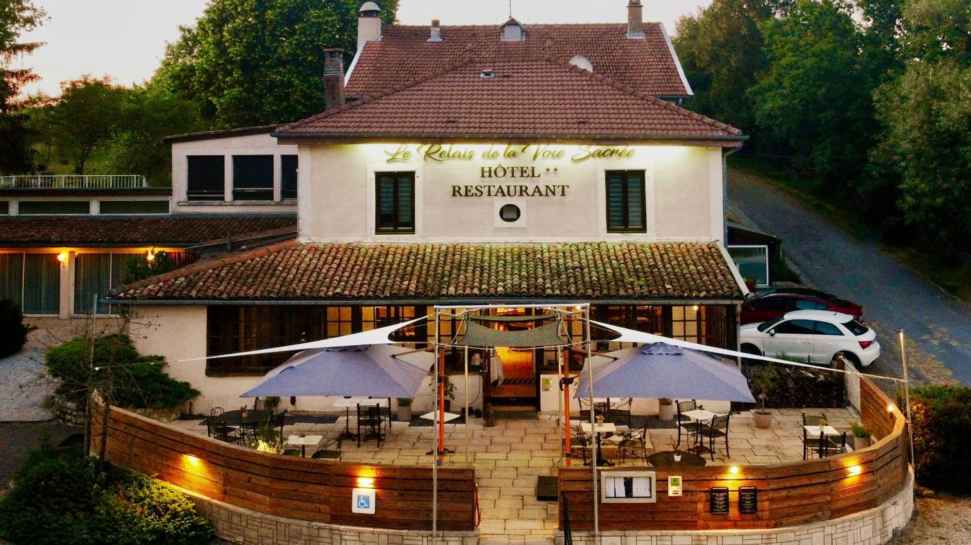 Готель Logis Le Relais De La Voie Sacree Issoncourt Екстер'єр фото