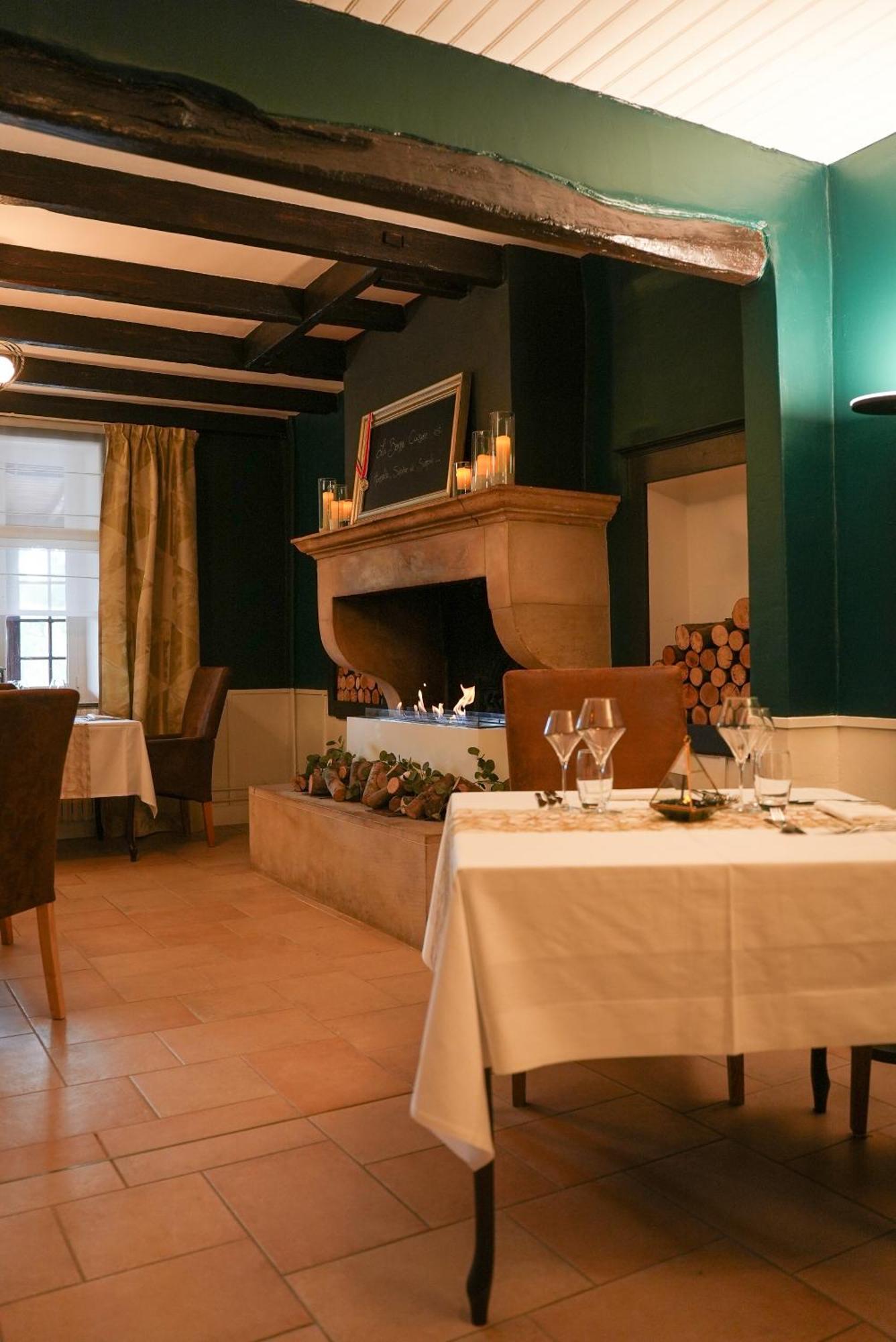 Готель Logis Le Relais De La Voie Sacree Issoncourt Екстер'єр фото